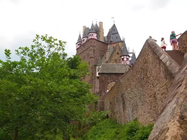 「ドイツ3大美城の1つ、難攻不落のエルツ城を訪ねて」の画像