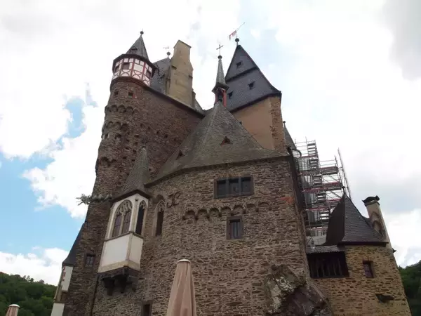 「ドイツ3大美城の1つ、難攻不落のエルツ城を訪ねて」の画像