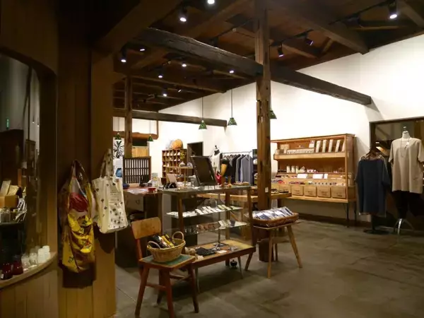 「世界遺産「石見銀山」の自然溢れる古民家カフェでひと休み / 島根県大田市大森町「群言堂　石見銀山本店」」の画像