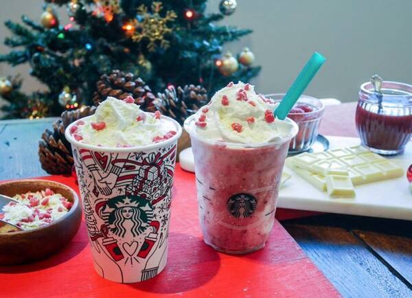 今年もホリデーシーズン到来 スターバックスからラズベリーホワイトチョコレートドリンクが11月1日から新登場 17年11月3日 エキサイトニュース 今年もホリデーシーズン到来 スターバックスからラズベリーホワイトチョコレートドリンクが11月1日から新登場 17年11月3日 エキサイトニュース