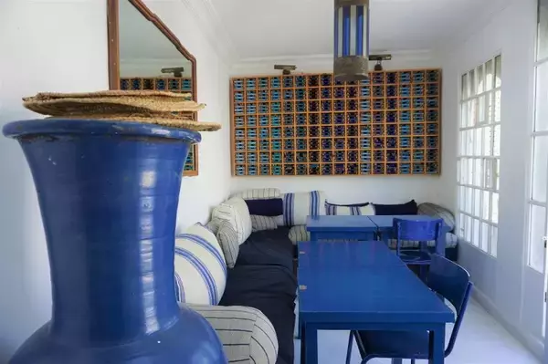 「モロッコ・タンジェの海と街を望むロケーション最高のレストラン「ル・サロン・ブルー」」の画像