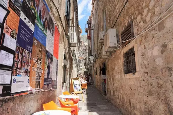 「【世界のカフェ】クロアチアのおふくろのおやつ・パラチンケが楽しめるのカフェ / アドリア海の真珠・ドゥブロヴニク「ドルチェ・ヴィータ」」の画像