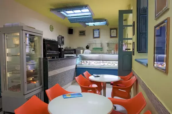 「【世界のカフェ】クロアチアのおふくろのおやつ・パラチンケが楽しめるのカフェ / アドリア海の真珠・ドゥブロヴニク「ドルチェ・ヴィータ」」の画像