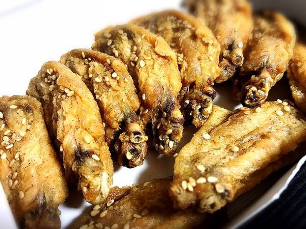 名古屋のお土産 名古屋名物の手羽先の唐揚げを簡単にご自宅で 風来坊の持ち帰り 元祖手羽先の唐揚げ 17年12月23日 エキサイトニュース