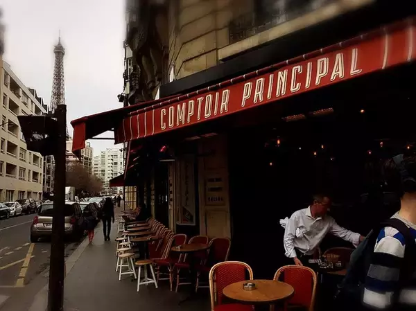 フランス・パリのオフィスワーカーが足しげく通うエッフェル塔近くの美味しいレストラン「コントワール・プリンシパル（COMPTOIR PRINCIPAL）」