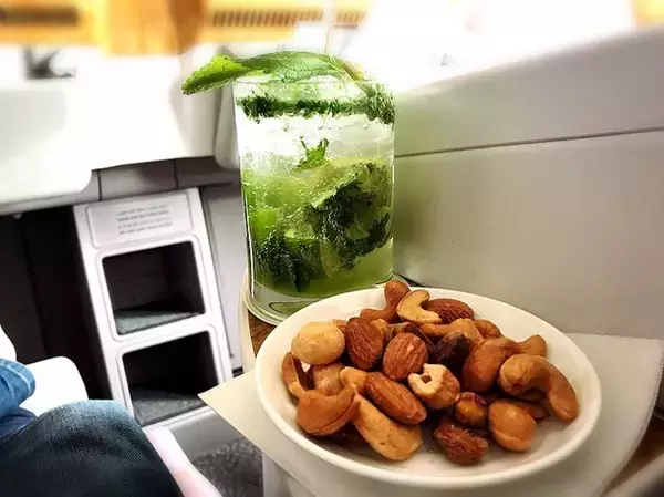 「【ビジネスクラス搭乗記】エミレーツ航空のビジネスクラスに乗ってみた」の画像