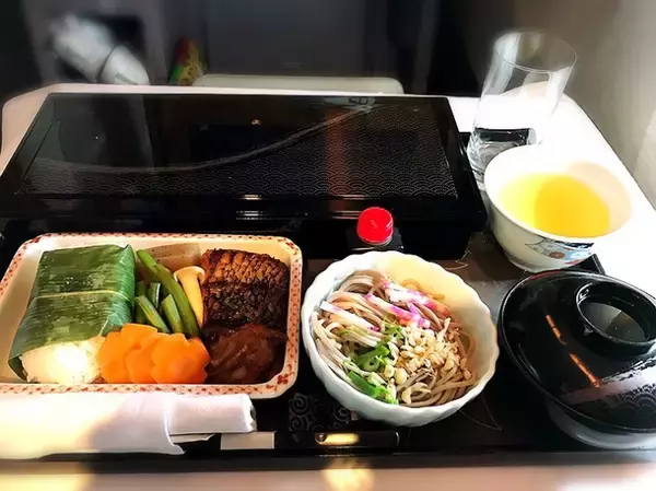 「【ビジネスクラス搭乗記】エミレーツ航空のビジネスクラスに乗ってみた」の画像