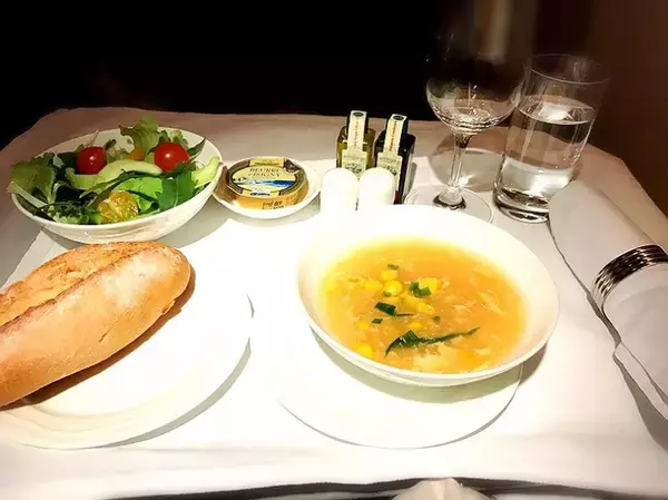 「【ビジネスクラス搭乗記】エミレーツ航空のビジネスクラスに乗ってみた」の画像