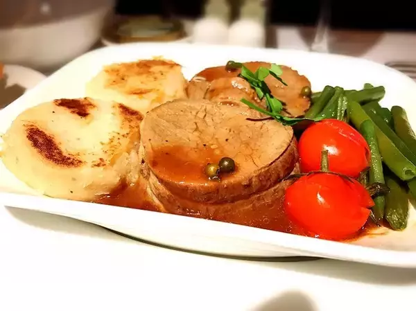 「【ビジネスクラス搭乗記】エミレーツ航空のビジネスクラスに乗ってみた」の画像