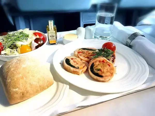 「【ビジネスクラス搭乗記】エミレーツ航空のビジネスクラスに乗ってみた」の画像