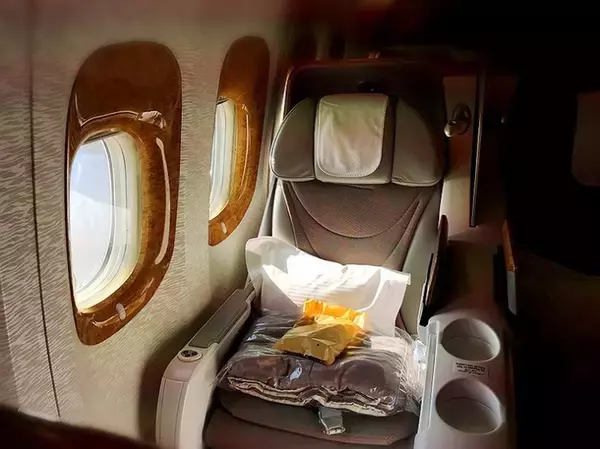 「【ビジネスクラス搭乗記】エミレーツ航空のビジネスクラスに乗ってみた」の画像