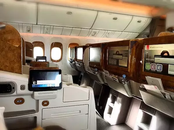 「【ビジネスクラス搭乗記】エミレーツ航空のビジネスクラスに乗ってみた」の画像