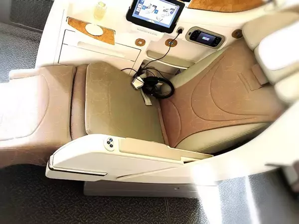 「【ビジネスクラス搭乗記】エミレーツ航空のビジネスクラスに乗ってみた」の画像