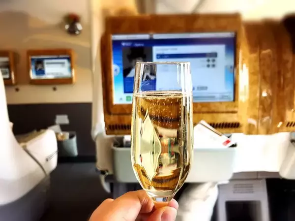 「【ビジネスクラス搭乗記】エミレーツ航空のビジネスクラスに乗ってみた」の画像