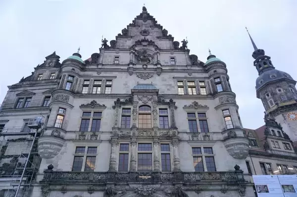 「ドイツ・マイセン磁器の巨大絵画、ドレスデンで奇跡的に戦禍を逃れた「君主の行列」に迫る」の画像