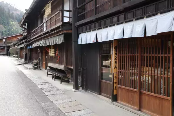 「【日本の絶景】江戸時代にタイムスリップしたような気分になれる中山道・妻籠宿」の画像