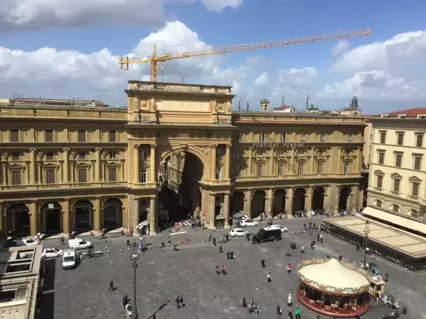 「【世界のカフェ】イタリア・フィレンツェでドゥオーモを堪能できる絶景カフェ2選」の画像