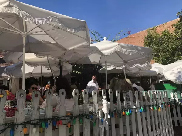 ビバヒルのセレブ御用達！ビバリーヒルズにあるアメリカン・レストラン「ジ・アイビー（The Ivy）」