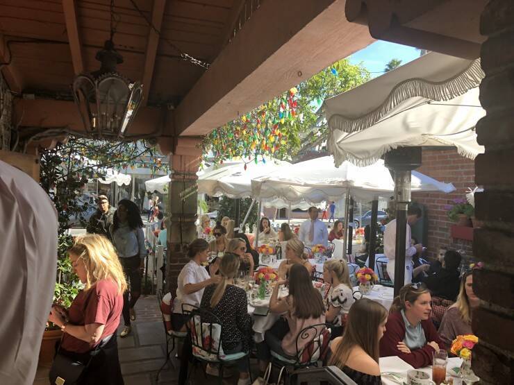 ビバヒルのセレブ御用達！ビバリーヒルズにあるアメリカン・レストラン「ジ・アイビー（The Ivy）」