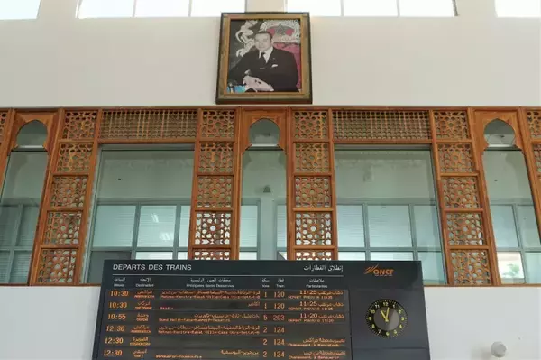 「【知られざる世界の常識】モロッコでは、公共の場所に国王の写真を飾ることが法律で義務付けられている！？」の画像