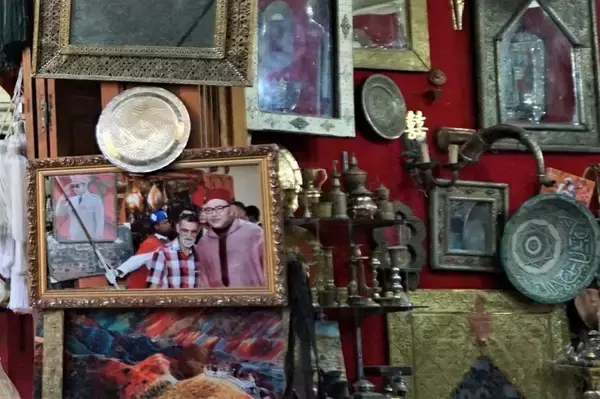 「【知られざる世界の常識】モロッコでは、公共の場所に国王の写真を飾ることが法律で義務付けられている！？」の画像