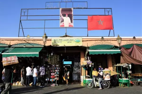 「【知られざる世界の常識】モロッコでは、公共の場所に国王の写真を飾ることが法律で義務付けられている！？」の画像