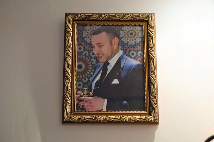 【知られざる世界の常識】モロッコでは、公共の場所に国王の写真を飾ることが法律で義務付けられている！？