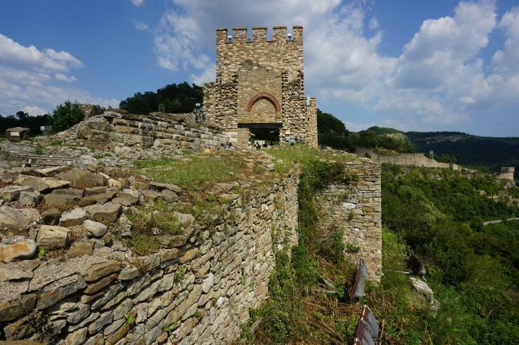 ブルガリアのヴェリコ・タルノヴォにある宮殿跡「ツァレヴェッツの丘」の情緒あふれる風景に感動