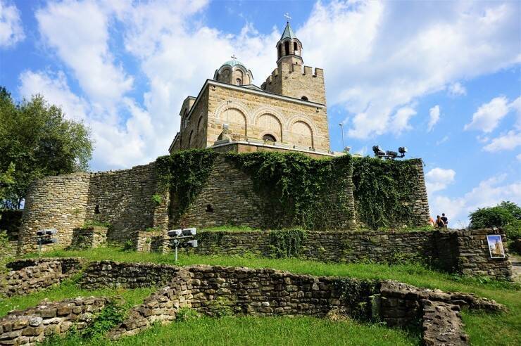 ブルガリアのヴェリコ・タルノヴォにある宮殿跡「ツァレヴェッツの丘」の情緒あふれる風景に感動