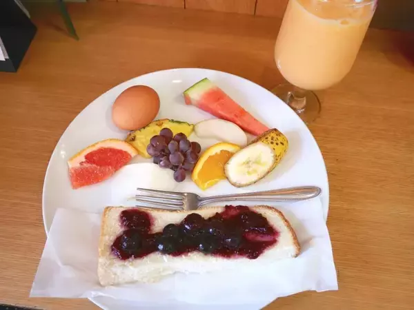 「フレッシュジュースにフルーツ盛り盛りのモーニングが付いてくる！名古屋市瑞穂区「トップフルーツ八百文」」の画像