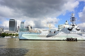 イギリス・ロンドンのテムズ川に浮かぶ本物の軍艦「HMSベルファスト号」に潜入してみた