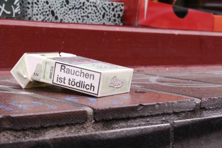 【知られざる世界の常識】歩きタバコに吸い殻のポイ捨ては当たり前、日本人からすると驚きのドイツ喫煙事情
