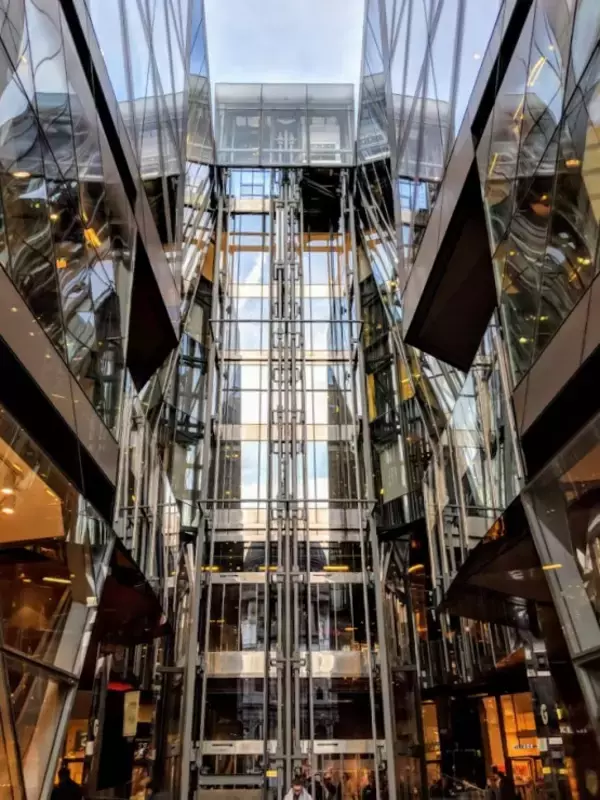 「意外な景色が望めるロンドンの穴場的ショッピングモール「ワン・ニュー・チェンジ（One New Change）」」の画像