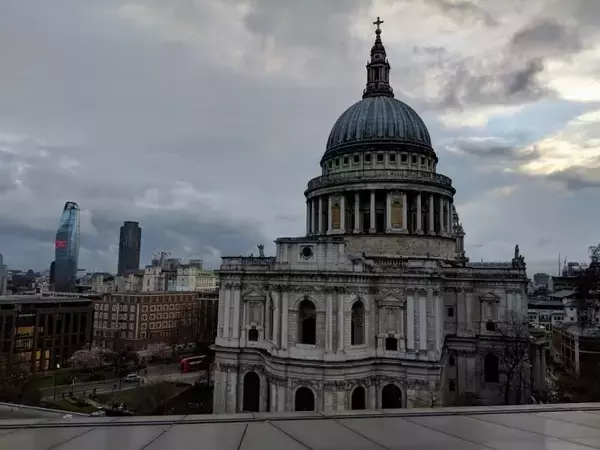 「意外な景色が望めるロンドンの穴場的ショッピングモール「ワン・ニュー・チェンジ（One New Change）」」の画像