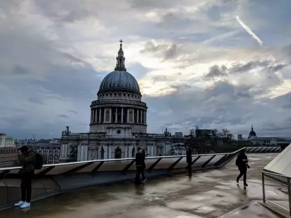 「意外な景色が望めるロンドンの穴場的ショッピングモール「ワン・ニュー・チェンジ（One New Change）」」の画像