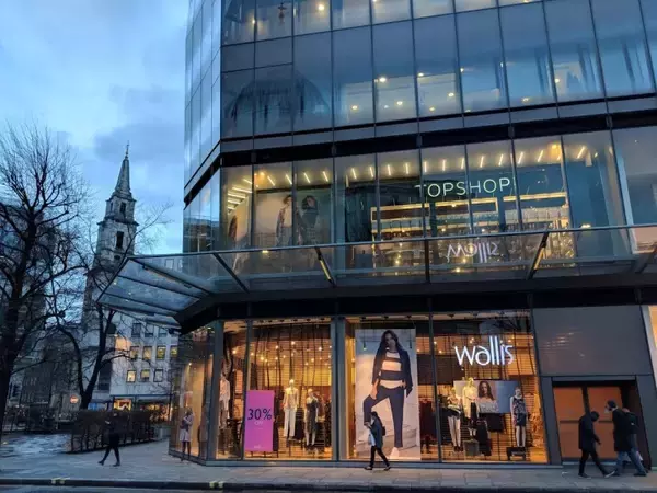 「意外な景色が望めるロンドンの穴場的ショッピングモール「ワン・ニュー・チェンジ（One New Change）」」の画像