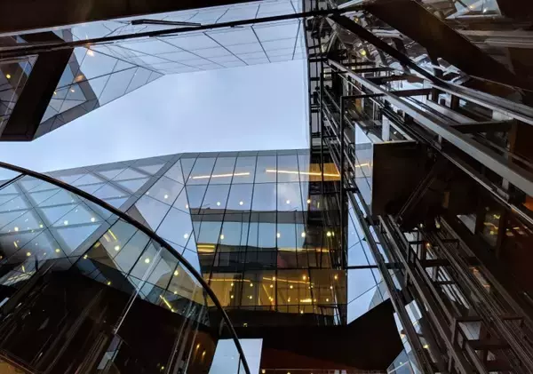 「意外な景色が望めるロンドンの穴場的ショッピングモール「ワン・ニュー・チェンジ（One New Change）」」の画像