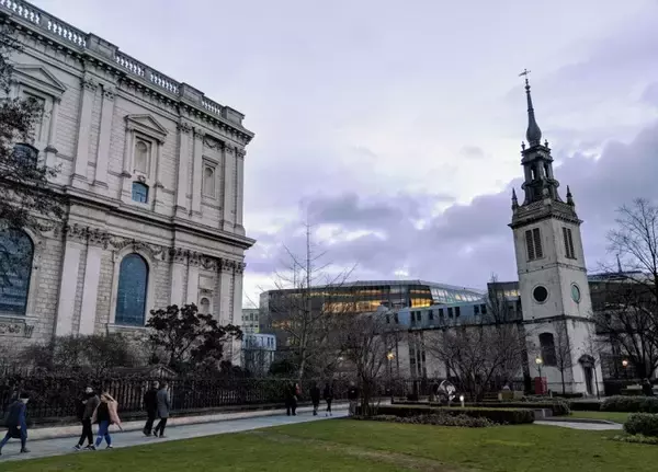 「意外な景色が望めるロンドンの穴場的ショッピングモール「ワン・ニュー・チェンジ（One New Change）」」の画像