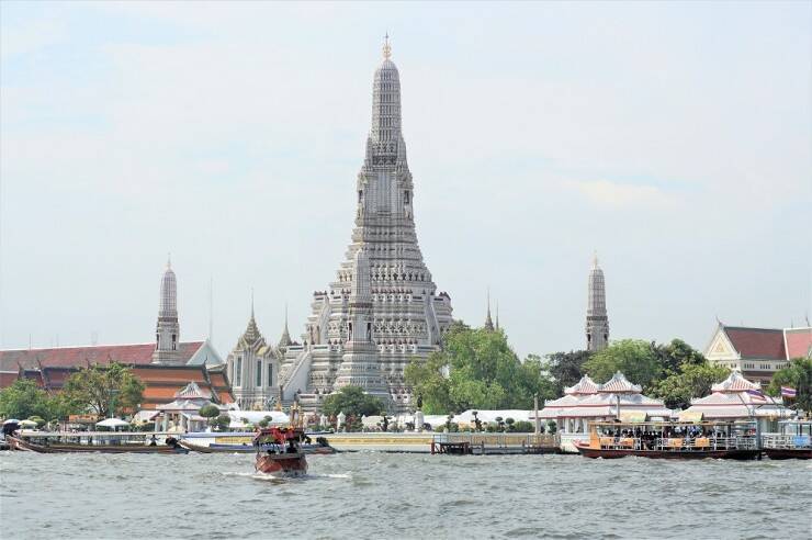 タイ・バンコクの三大寺院の1つ！白く生まれ変わったフォトジェニックなワット・アルン