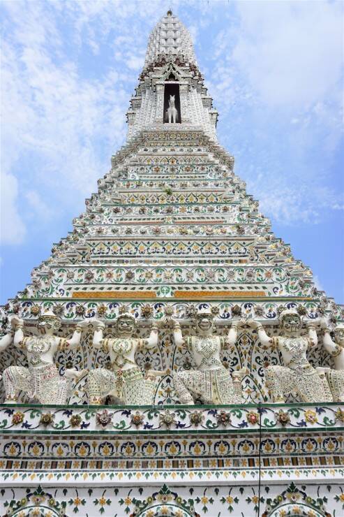 タイ・バンコクの三大寺院の1つ！白く生まれ変わったフォトジェニックなワット・アルン