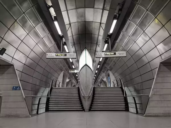 「カッコ良過ぎて思わず見とれる…クールなロンドン地下鉄駅4選」の画像