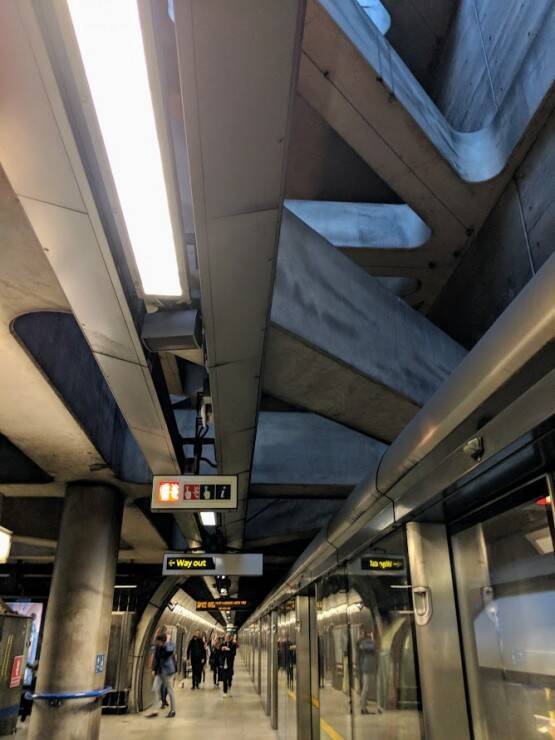 カッコ良過ぎて思わず見とれる…クールなロンドン地下鉄駅4選
