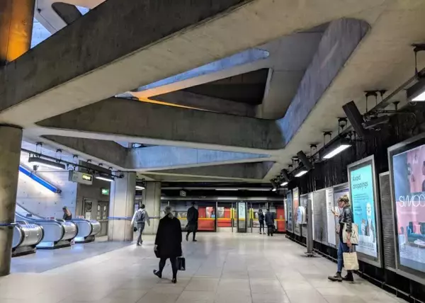 「カッコ良過ぎて思わず見とれる…クールなロンドン地下鉄駅4選」の画像