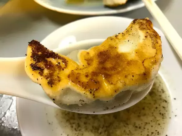 「焼き餃子発祥のお店の直系と言われるお店で味わう絶品餃子 /  東京都港区赤坂の「珉珉（みんみん）」」の画像