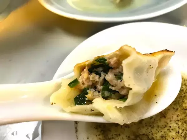 「焼き餃子発祥のお店の直系と言われるお店で味わう絶品餃子 /  東京都港区赤坂の「珉珉（みんみん）」」の画像