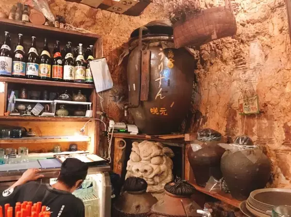 「沖縄・那覇が誇る最高の居酒屋「うりずん」で味わう絶品の沖縄料理と本物の古酒（クースー）」の画像