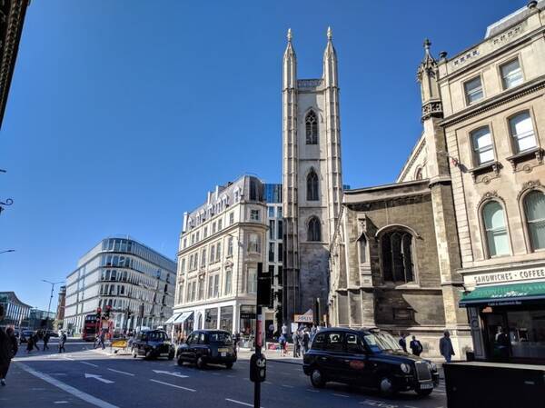 ロンドンで最もインスタ映えするカフェと評判の ホスト カフェ は金融街に佇む教会の中にあり 18年10月1日 エキサイトニュース