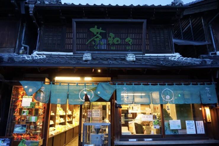 江戸の風情と食べ歩きグルメを堪能できる、蔵造りの街「川越」