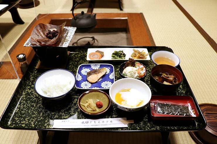 飛騨古川駅近くの「飛騨ともえホテル」は便利な立地とおいしい食事が魅力のお宿