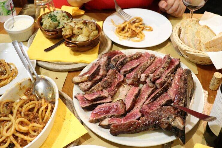 【イタリアグルメ】迫力のフィレンツェ風ステーキ「ビステッカ・アッラ・フィオレンティーナ」とは？ / イタリア・フィレンツェのトスカーナ料理店「La Fettunta」